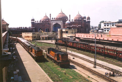 Pf.3 of Agra Fort station.